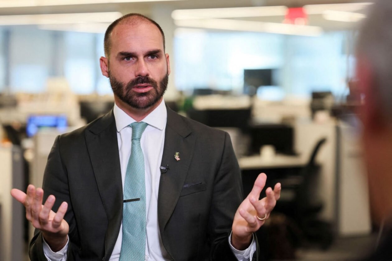 Eduardo Bolsonaro tem interrogatório marcado para abril e segue nos EUA Eduardo Bolsonaro tem interrogatório marcado para abril e segue nos EUA