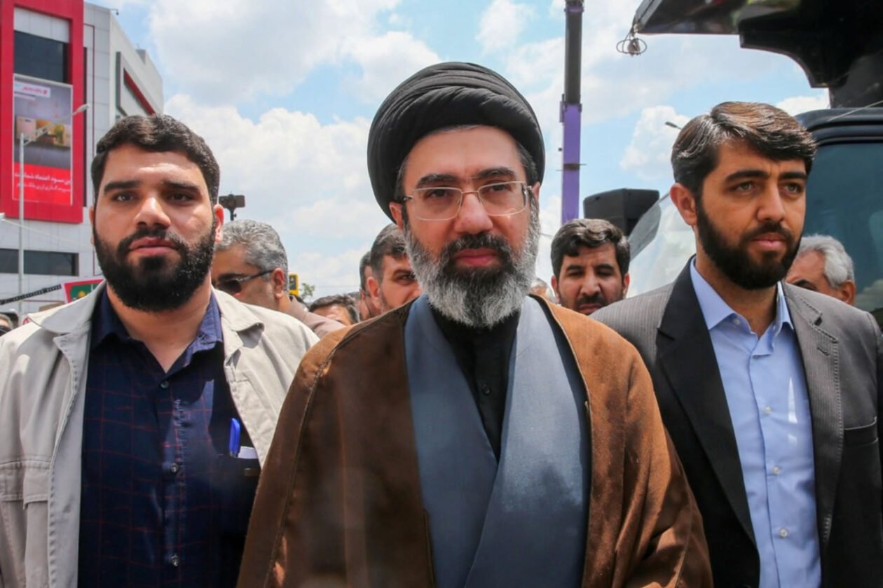 Irã: Mojtaba Khamenei ordena ataque total e faz alerta de ameaça mundial