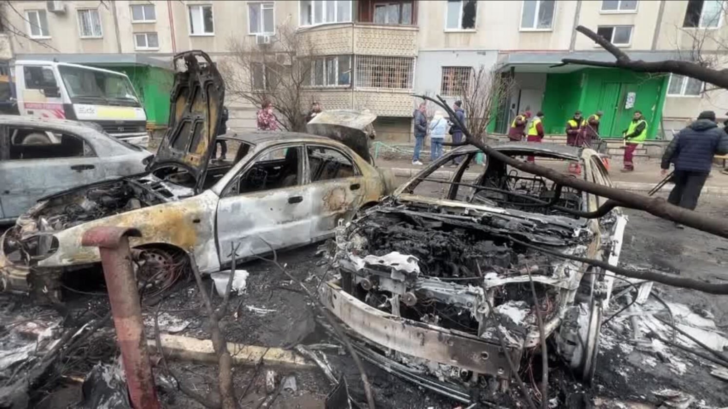 Ataque de drone em Kharkiv, na Ucrânia deixa feridos e destrói residências Ataque de drone em Kharkiv, na Ucrânia deixa feridos e destrói residências