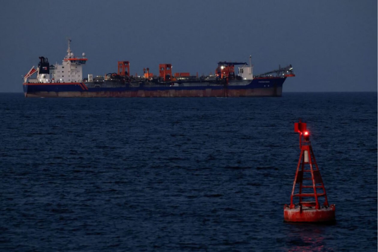 Estreito de Ormuz: Navios de Paquistão, China e Índia cruzam a região