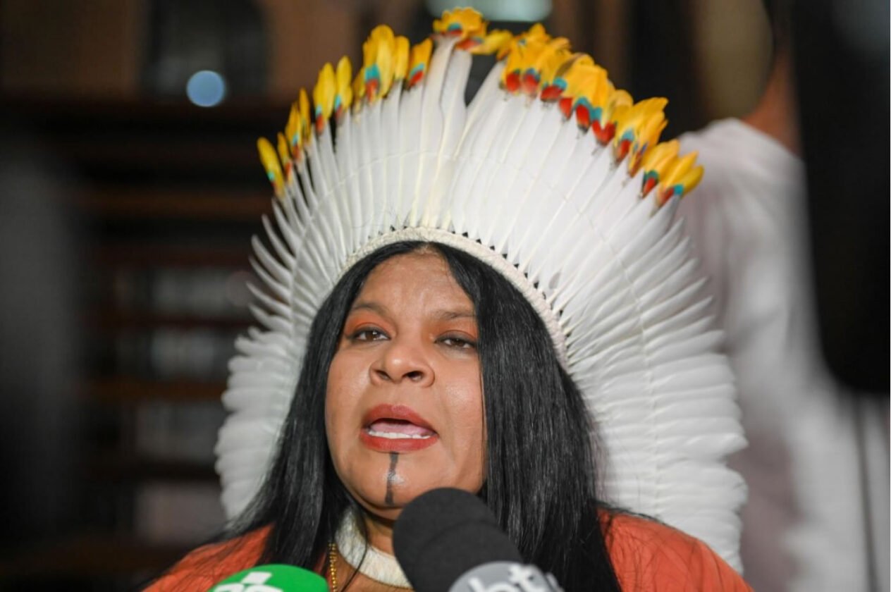 Sonia Guajajara apresenta estabilidade após internação em UTI de São Paulo Sonia Guajajara apresenta estabilidade após internação em UTI de São Paulo