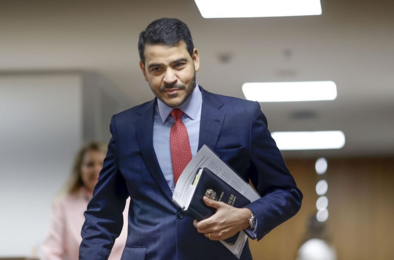 Indicação ao STF: Lula confirma nome de Jorge Messias e envia ao Senado