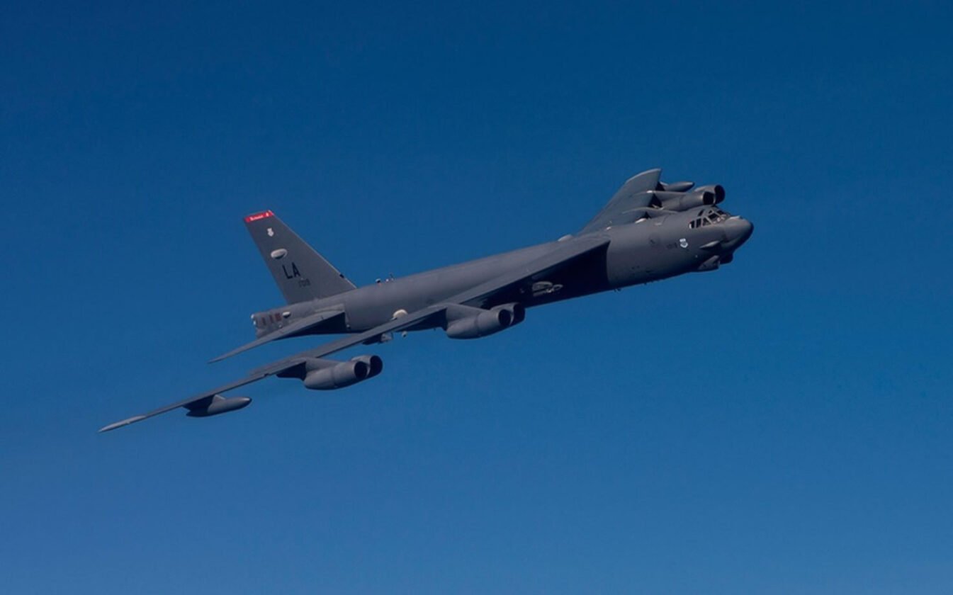 Irã é sobrevoado por bombardeiros nucleares dos EUA em ação inédita