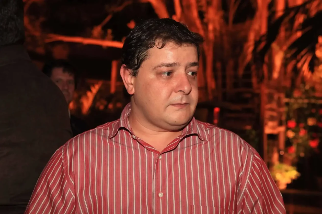 Investigação sobre Lulinha: CPMI do INSS avalia indiciamento de filho de Lula Investigação sobre Lulinha: CPMI do INSS avalia indiciamento de filho de Lula