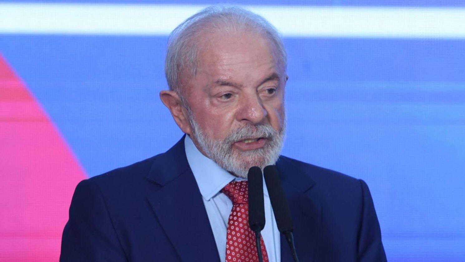 Lula critica Trump e alerta ministros sobre risco à democracia global