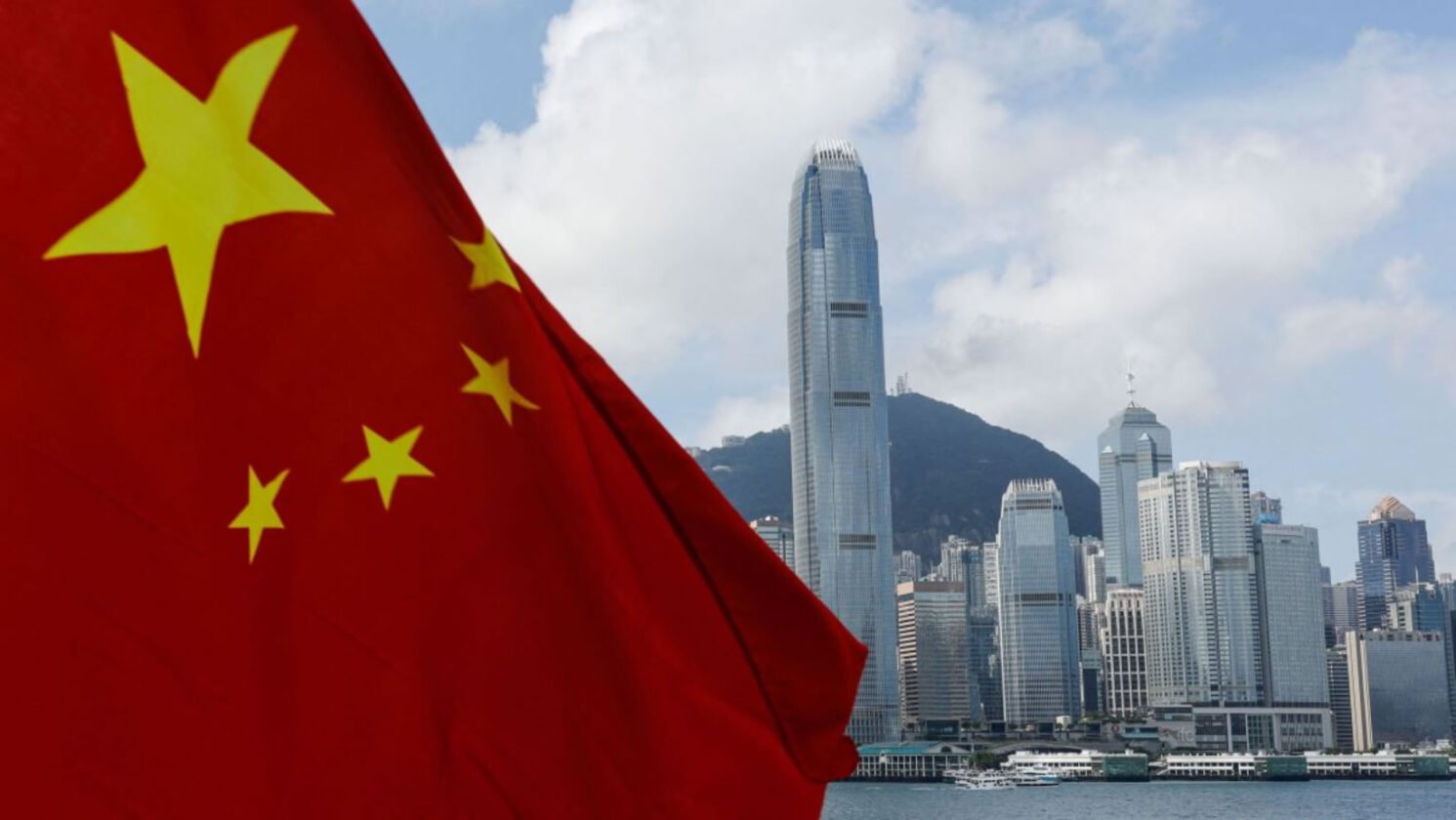 China protesta contra os EUA após alerta sobre segurança em Hong Kong China protesta contra os EUA após alerta sobre segurança em Hong Kong