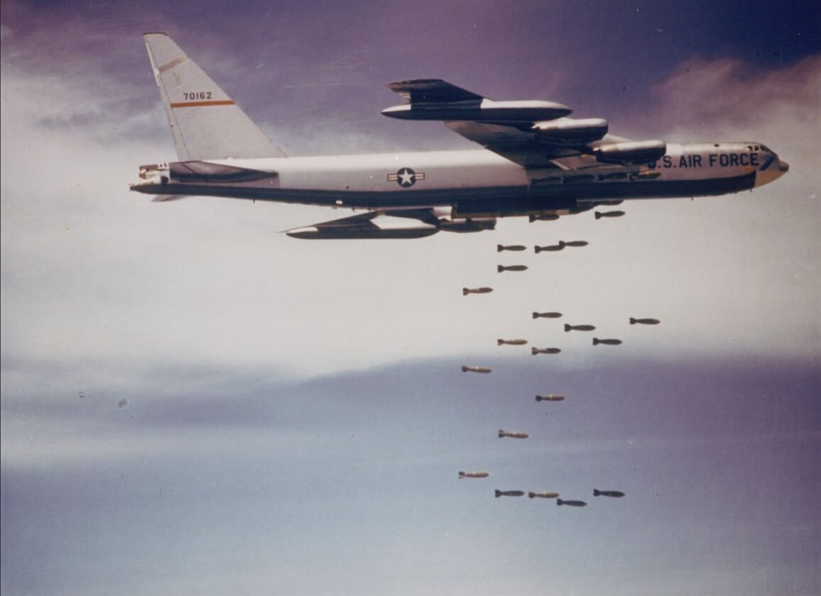 B-52 sobrevoa o Irã: EUA usam bombardeiro letal em nova fase da guerra