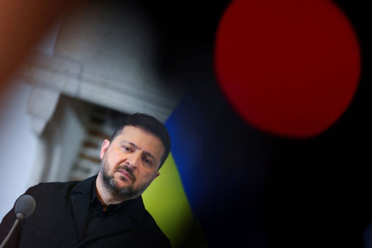 Petróleo russo e alívio de sanções financiam a guerra, alerta Zelensky