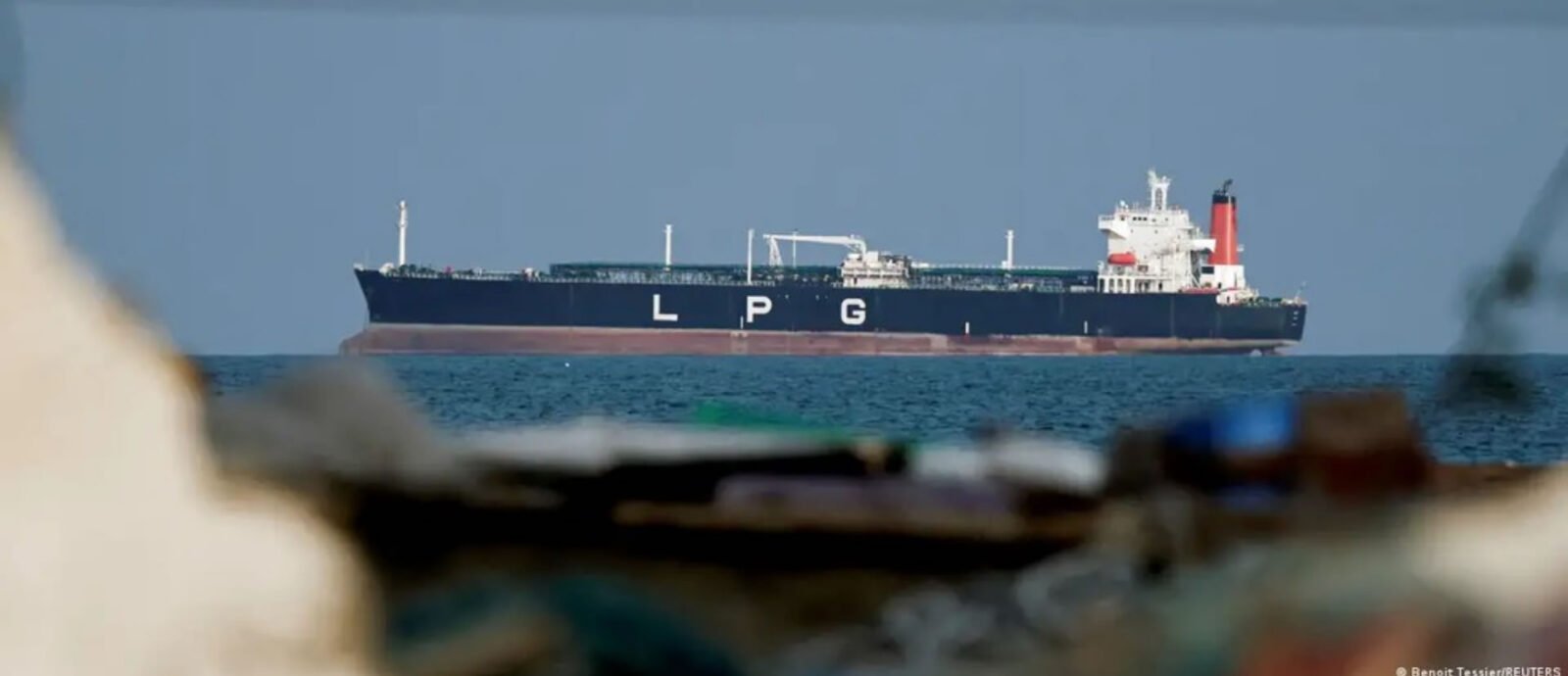 Irã autoriza navios no Estreito de Ormuz para evitar colapso