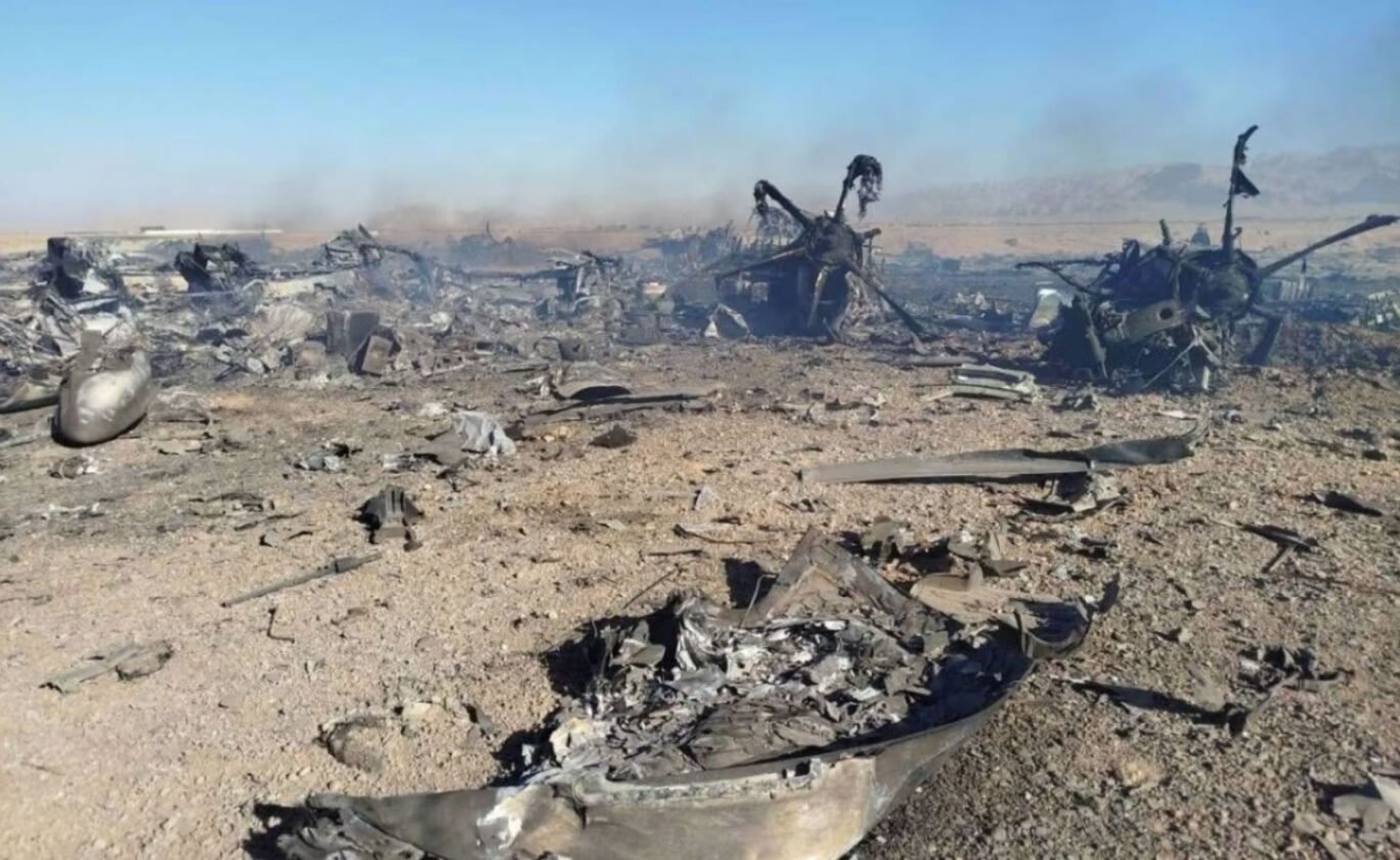 Irã exibe destroços de aeronaves em Esfahan e eleva tensão com EUA