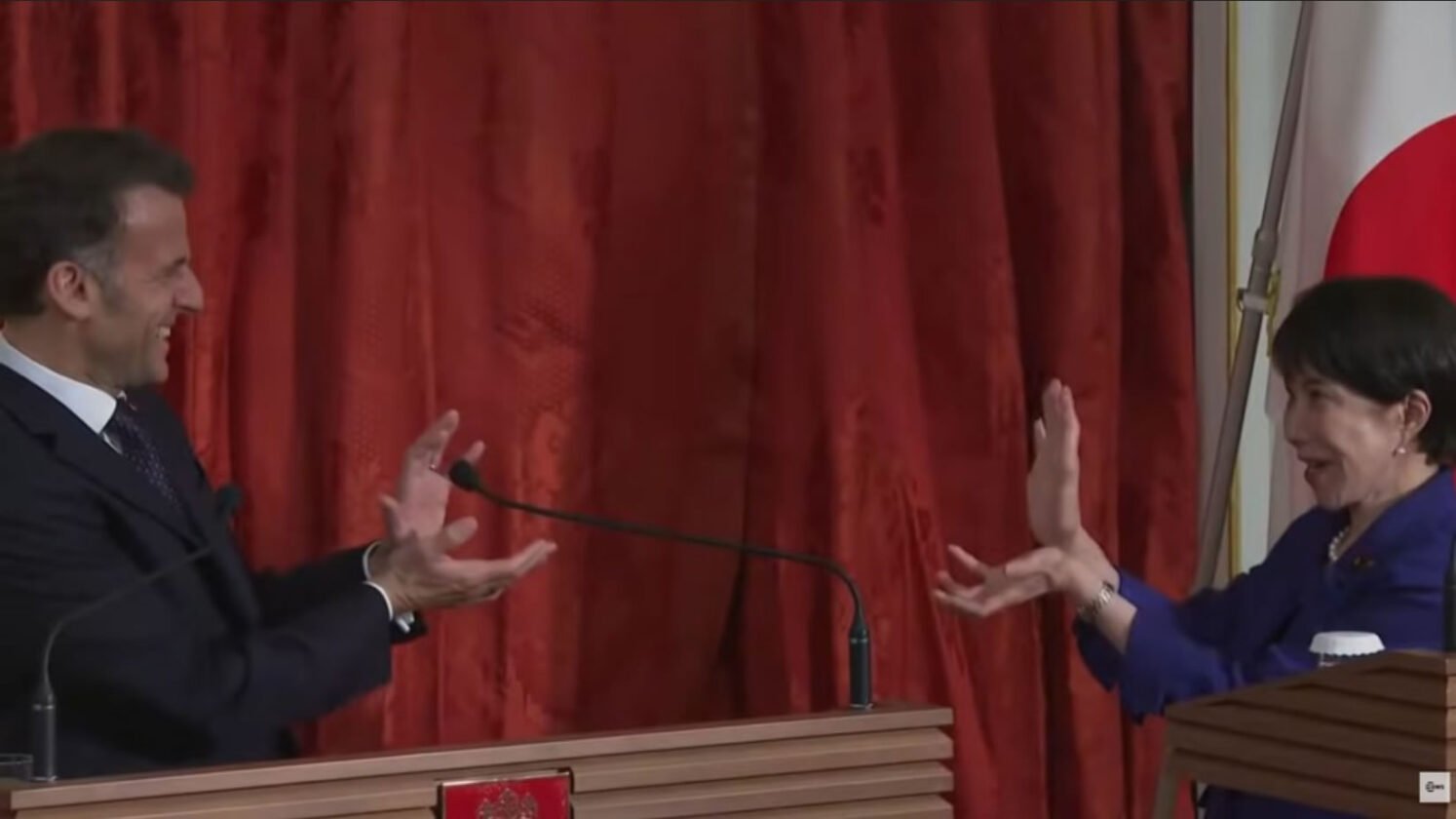 Macron no Japão: primeira-ministra surpreende com gesto de Dragon Ball