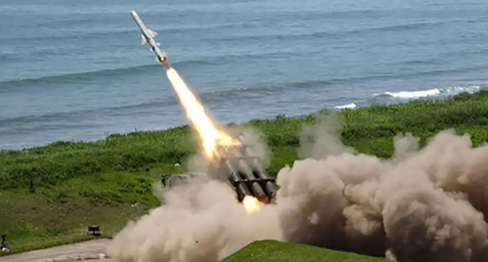 Japão libera exportação de armas letais em mudança histórica de defesa