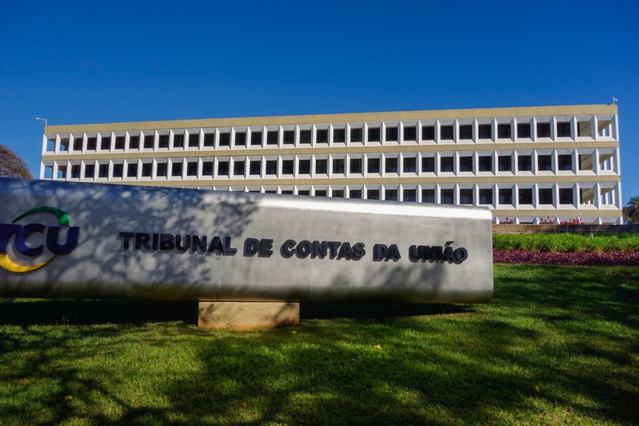 Fim do teto? Entenda a decisão polêmica que vai inflar salários de servidores do Congresso