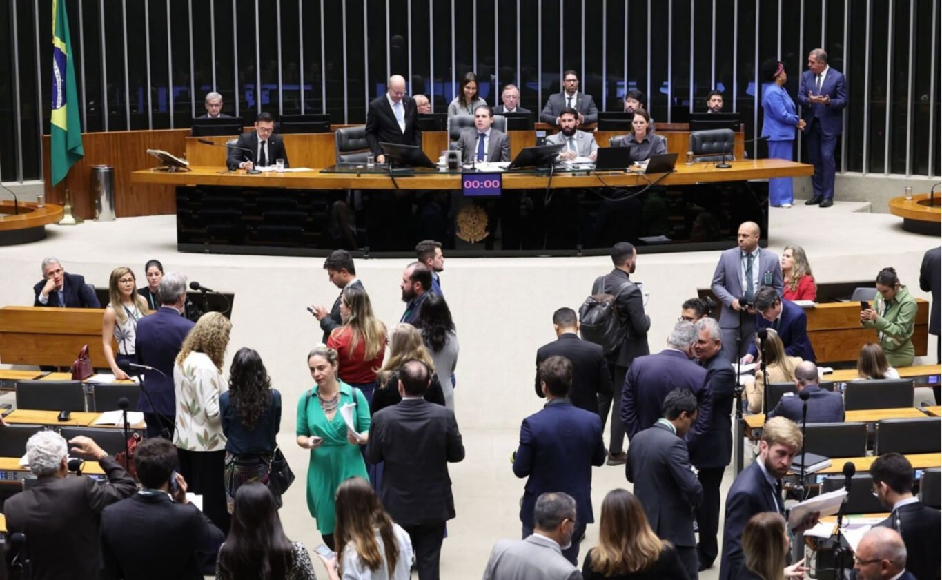 Pressão no Congresso: deputados buscam acordo com o governo para votar o PLP dos combustíveis