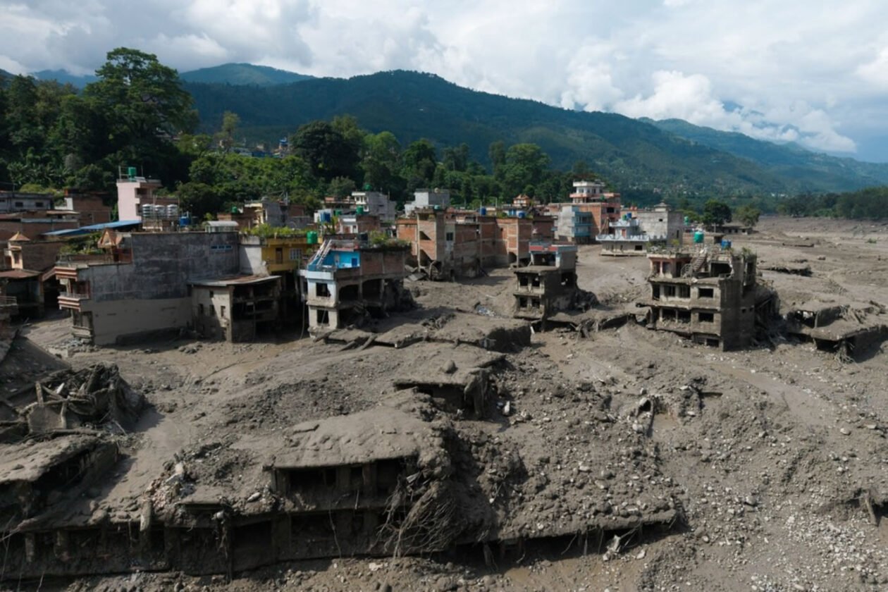 Mega avalanche atinge Nepal e China e mobiliza buscas por cidadãos de dezenas de nações Mega avalanche atinge Nepal e China e mobiliza buscas por cidadãos de dezenas de nações