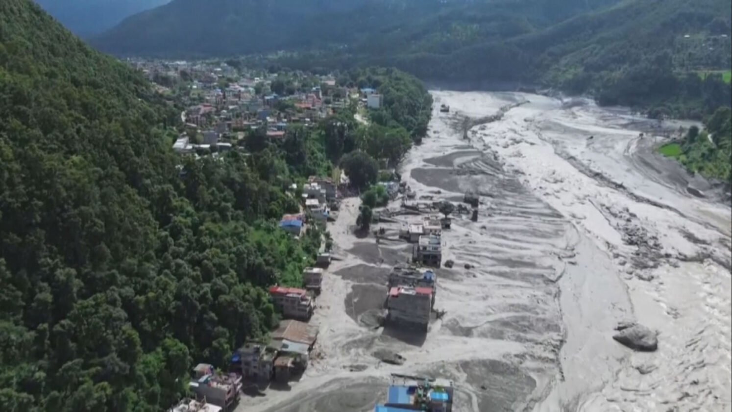 Enchentes na Ásia deixam rastro de destruição e União Europeia toma atitude emergencial Enchentes na Ásia deixam rastro de destruição e União Europeia toma atitude emergencial