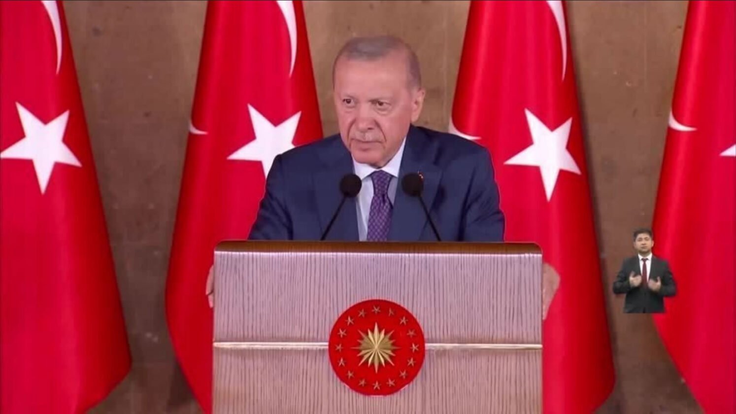 “Apoio incondicional”: Erdogan toma posição firme após ofensiva de Israel e promete apoio a países vizinhos "Apoio incondicional": Erdogan toma posição firme após ofensiva de Israel e promete apoio a países vizinhos