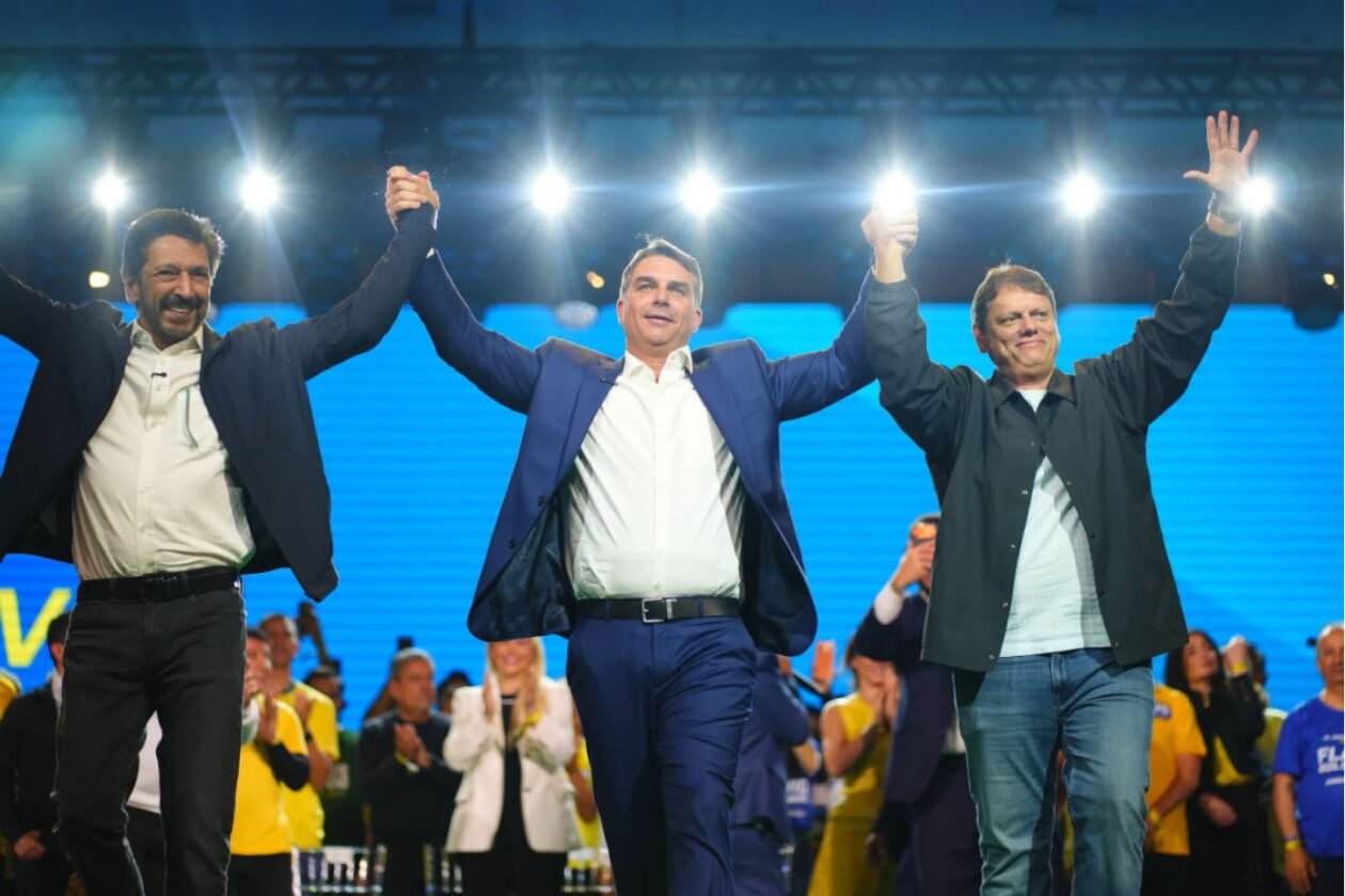 O movimento estratégico de Flávio Bolsonaro com aliados no maior colégio eleitoral do país