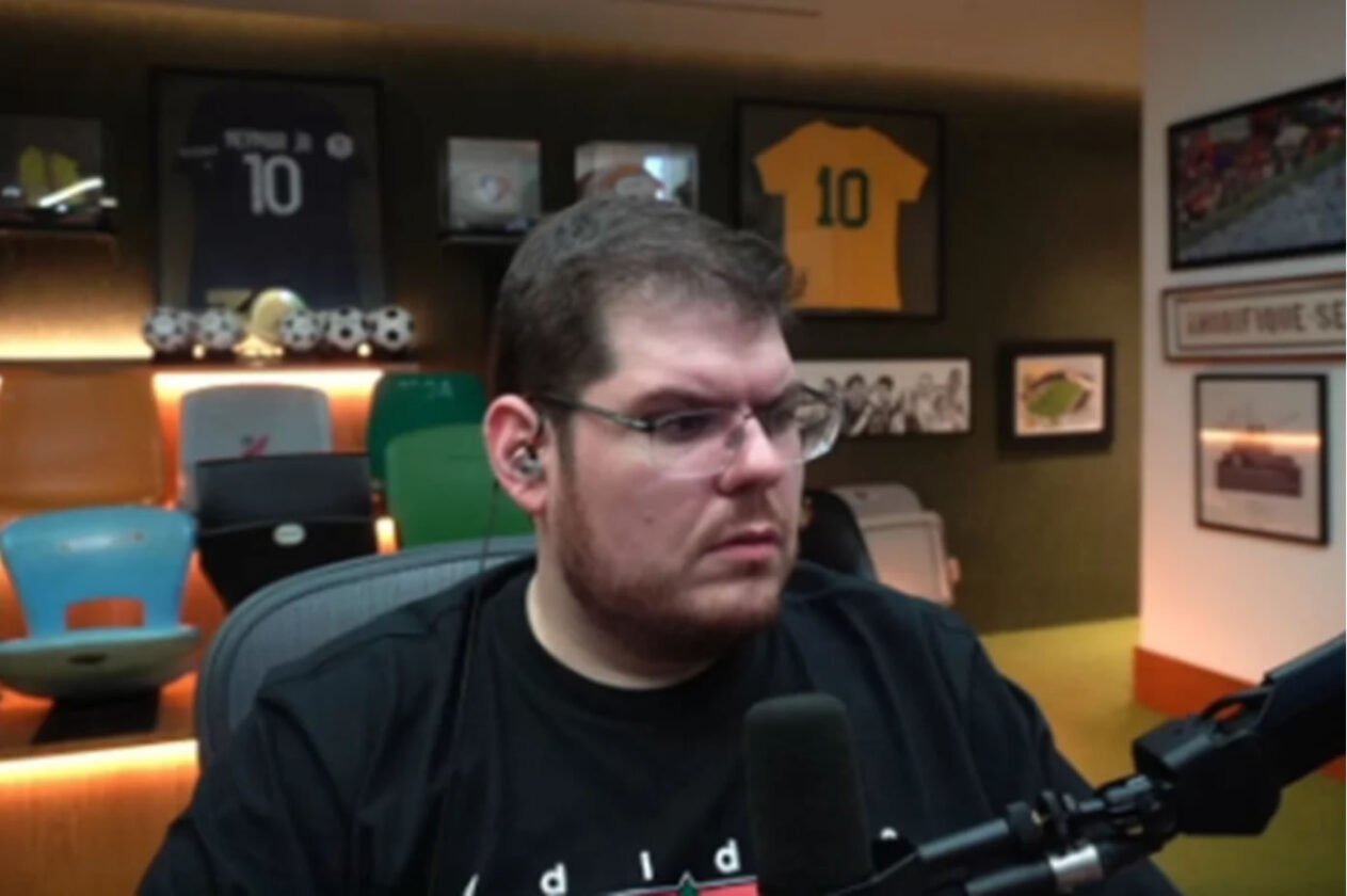 Casimiro Miguel Perde a Paciência na Live Após Comentário Bizarro de Fãs Sobre GTA Casimiro Miguel Perde a Paciência na Live Após Comentário Bizarro de Fãs Sobre GTA