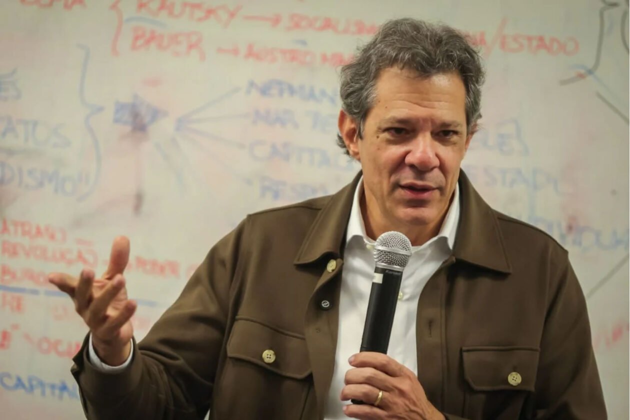 “Mano, que medo”: As mensagens secretas do motorista de Haddad no momento em que era seguido pela PM "Mano, que medo": As mensagens secretas do motorista de Haddad no momento em que era seguido pela PM