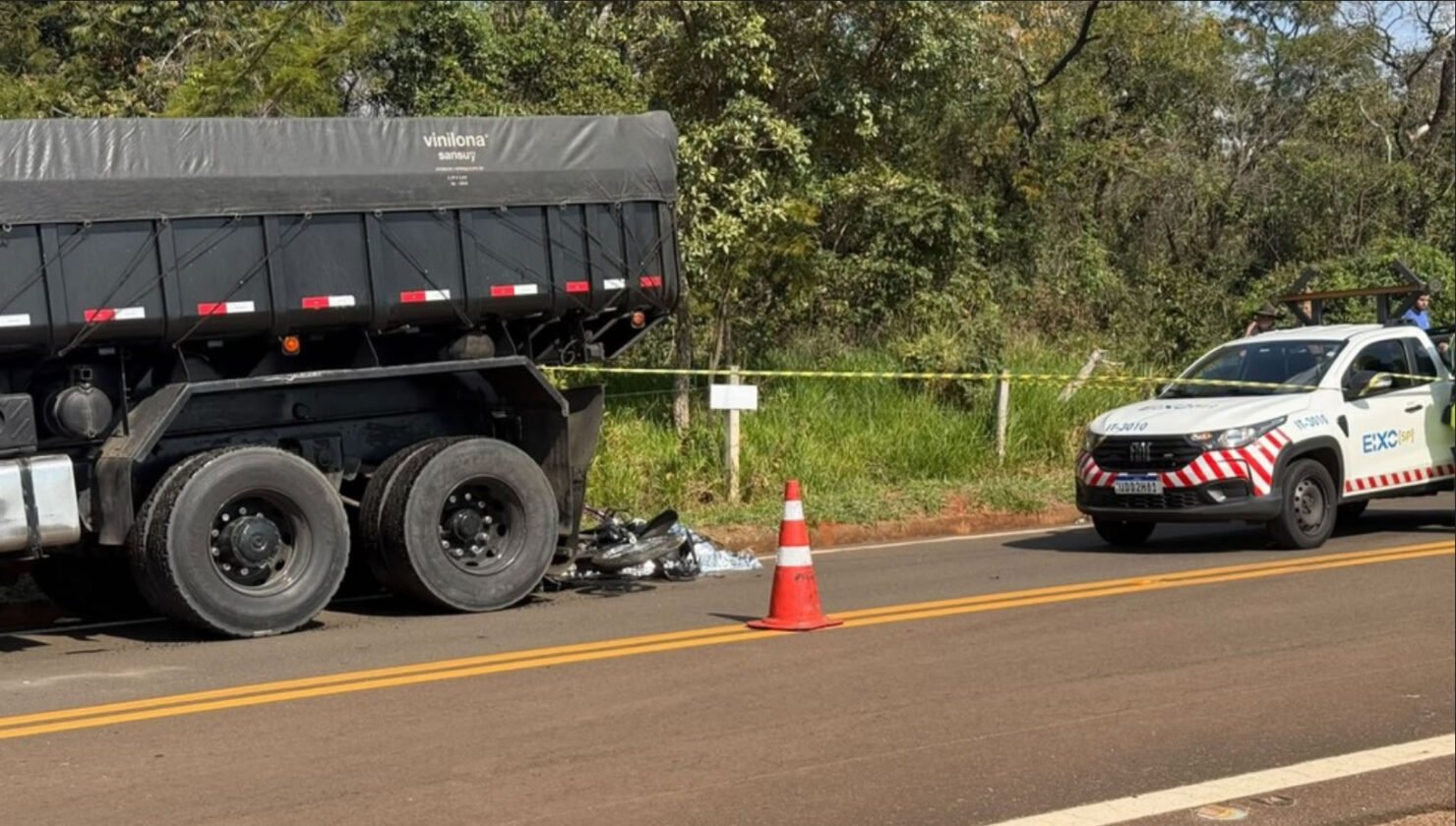 Alerta nas estradas do interior: forte colisão na traseira de caminhão mata jovem em Bauru