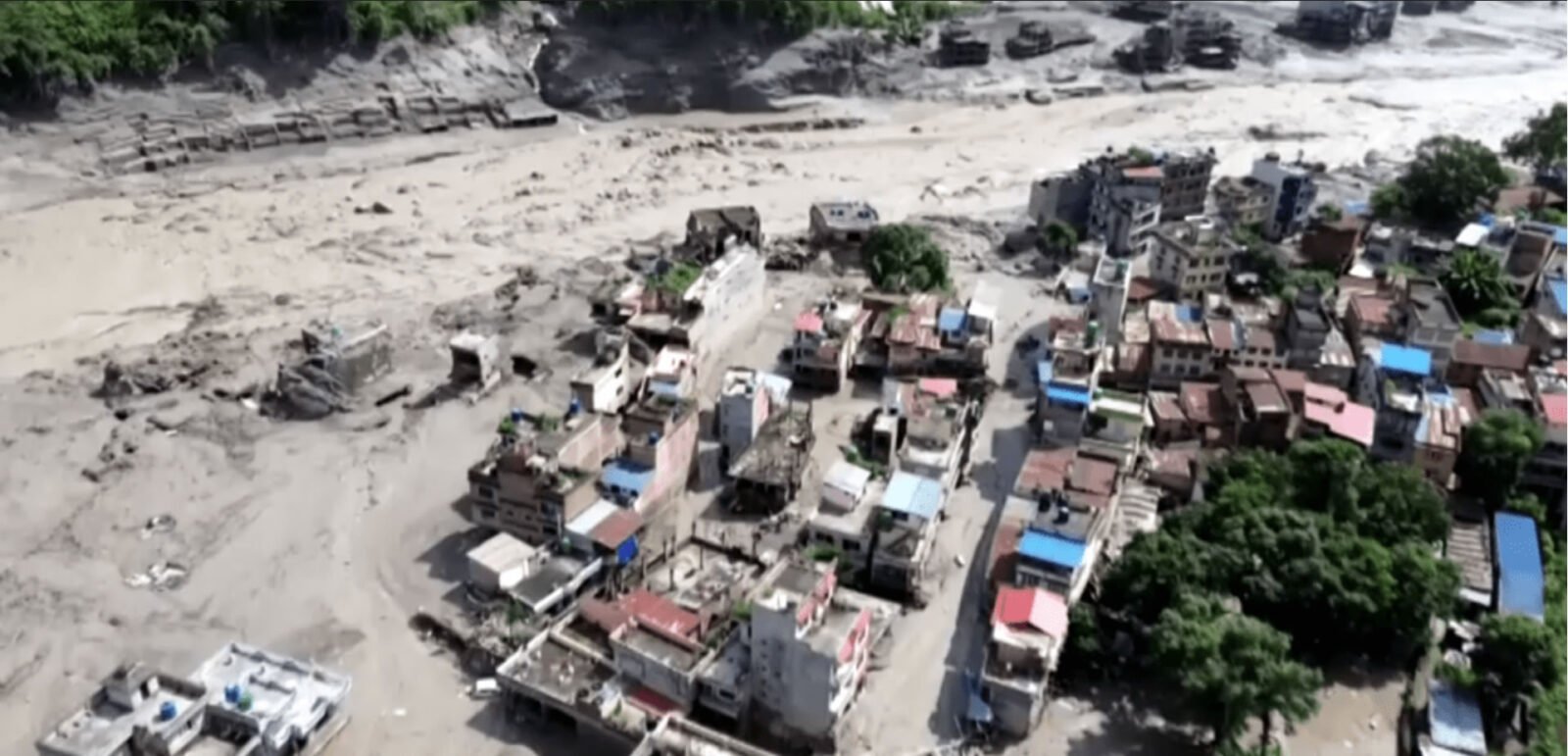 Tragédia no Nepal: chuvas torrenciais deixam dezenas de mortos e rastro de destruição Tragédia no Nepal: chuvas torrenciais deixam dezenas de mortos e rastro de destruição