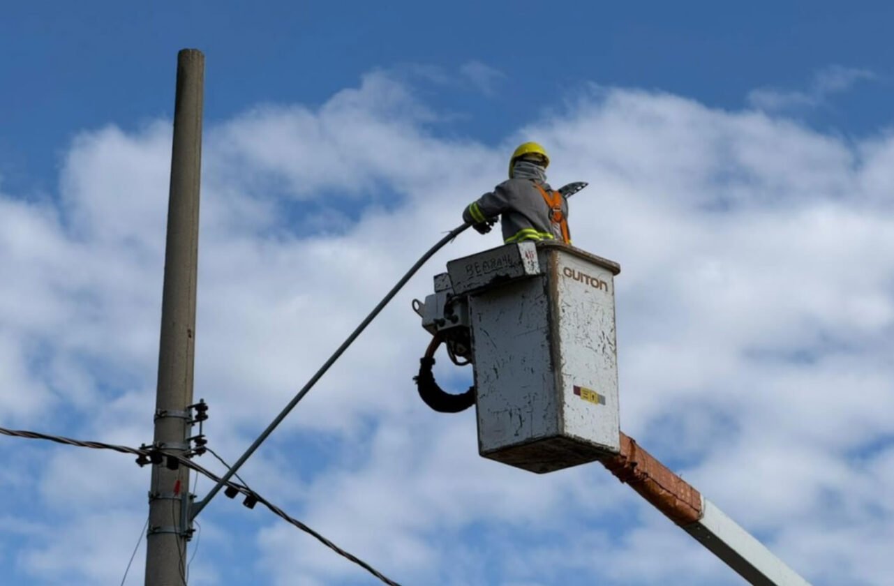 Impasse em SP: Justiça libera remoção de luminárias de postes após calote Impasse em SP: Justiça libera remoção de luminárias de postes após calote